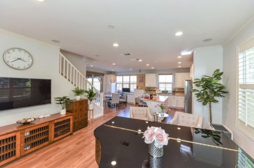 17 Prickly Pear, Irvine CA  92618-8856 exterior