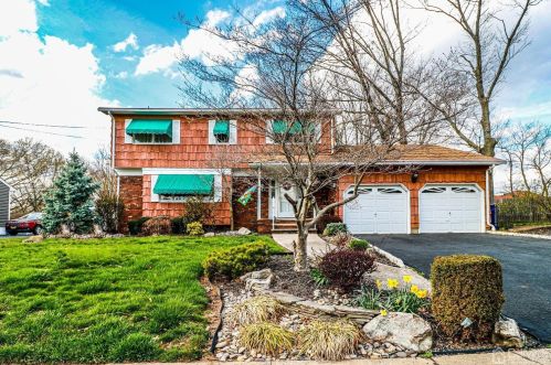 31 Pitman Ave, Perth Amboy, NJ 08863-1525