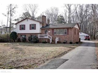 121 Lambs Creek Dr, Yorktown, VA 23693-2301