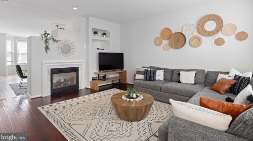 13340 Colchester Ferry Pl, Woodbridge VA  22191-1242 exterior