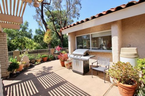 5 Cypress Tree Ln, Irvine CA  92612-2211 exterior