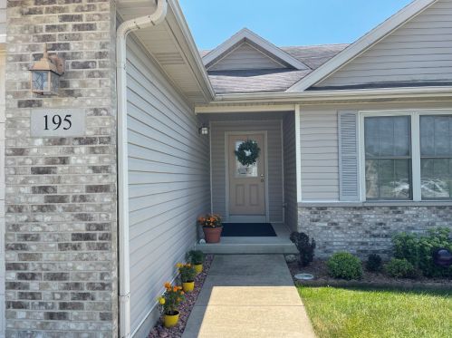 195 Stirling Pl, Momence, IL 60954-2303