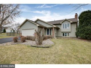 1441 Heron Dr, Chanhassen, MN 55317-8529