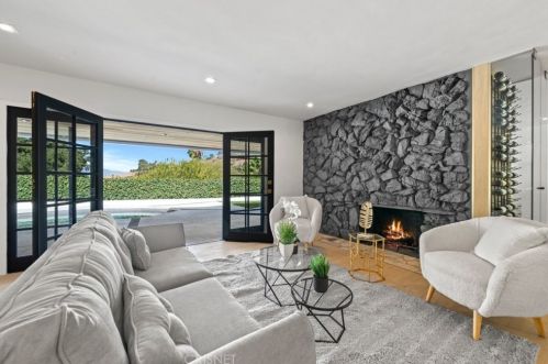 3701 Royal Woods Dr, Van Nuys CA  91403-4217 exterior
