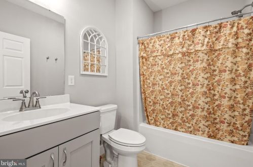 412 Constitution Dr, Ephrata PA  17522 exterior