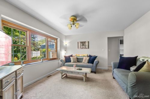 203 Maplewood Dr, North Aurora, IL 60542-1041