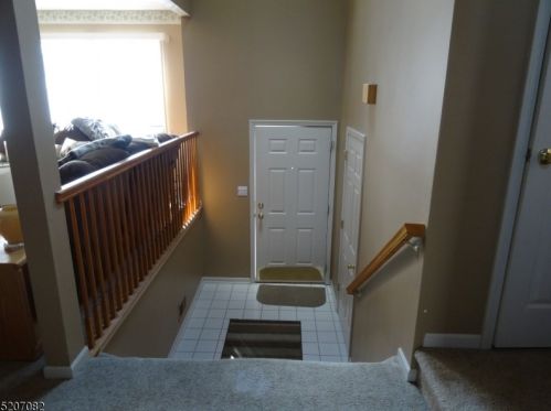 185 Kemper Ct, Hackettstown, NJ 07840-1679