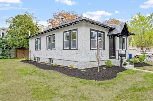 4 Verndale St, Warwick, RI 02889-3242