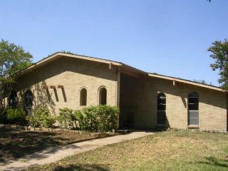 11059 Fern Hollow Dr, Dallas TX  75238-3030 exterior