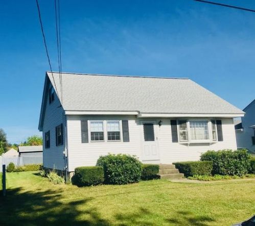 8 Haig St, Goffstown, NH 03045-1749
