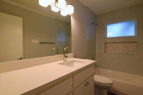 7513 Carriage Dr, Austin TX  78752-1401 exterior