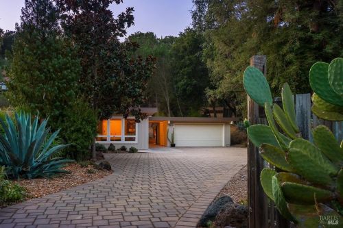 71 Sidney Ct, San Rafael, CA 94903-2892