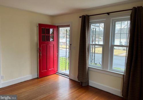 56 Mandl St, Trenton NJ  08619-3604 exterior