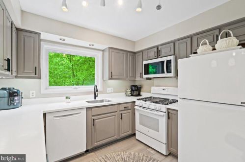 8727 Sheridan Farms Ct, Springfield VA  22152-2216 exterior