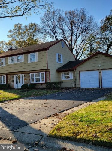 61 Tiffany Ln, Willingboro, NJ 08046-3819