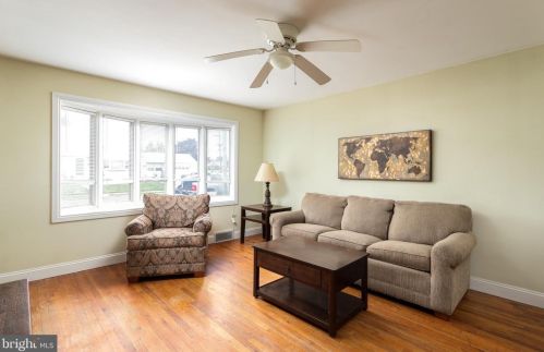 29 Wolf Dr, Trenton NJ 08610-1122 exterior