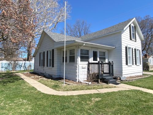 412 Cleveland Ave, Bradley, IL 60915-1516