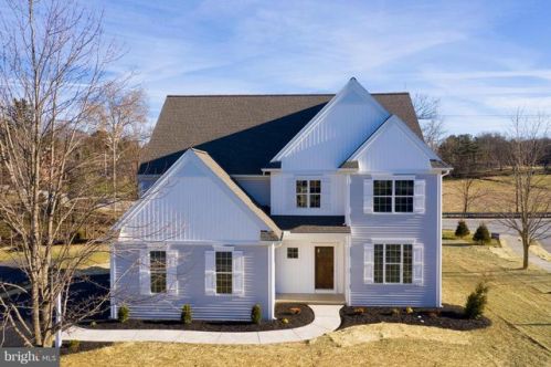 2402 Clairian Dr, York, PA 17403-5056