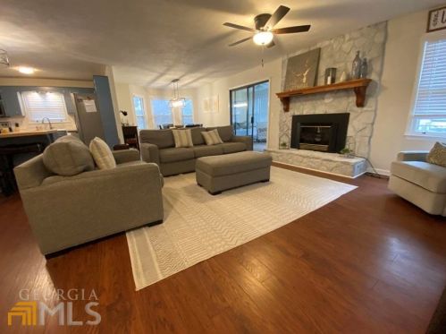 488 Lake Place Dr, Lavonia, GA 30553-2070