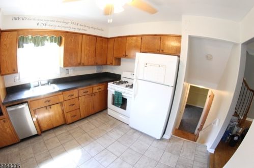 1491 Bedford St, Rahway, NJ 07065-2012