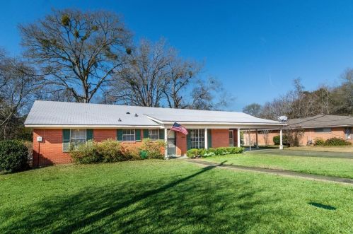 1528 Pinoak Dr, Huntsville, TX 77340-4336