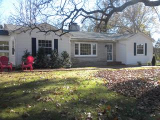 100 Dogwood Ln, Clinton, TN 37716-3301