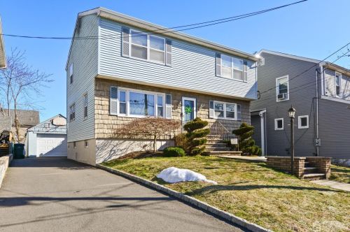 30 Hornsby St, Perth Amboy, NJ 08863-2104