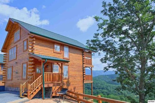 2822 White Oak Ridge Ln, Pigeon Forge, TN 37862-6164
