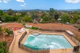 1061 Stonecrest Ln, Escondido, CA 92027-3927