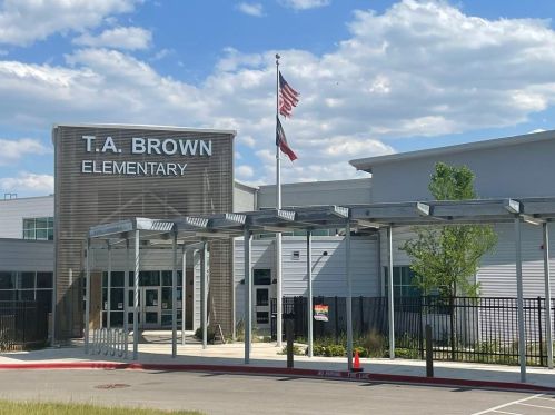 7607 Creston Ln, Austin TX  78752-1326 exterior