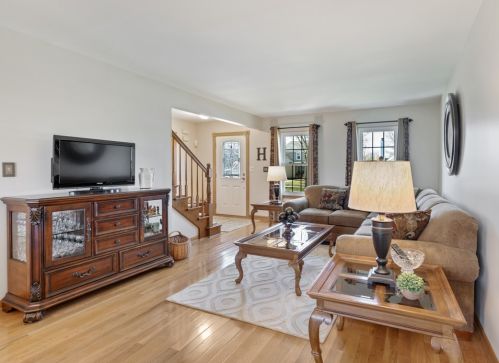 723 Warwick Dr, Carol Stream IL  60188-4332 exterior