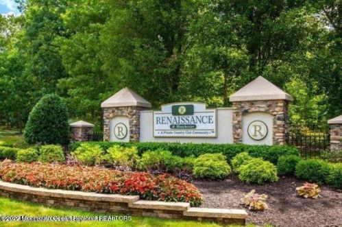 22 Chaucer Cir, Lakehurst, NJ 08759-6152