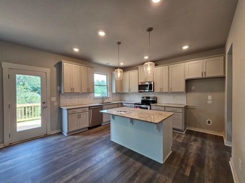 4064 Links Blvd, Jefferson GA  30549-8832 exterior