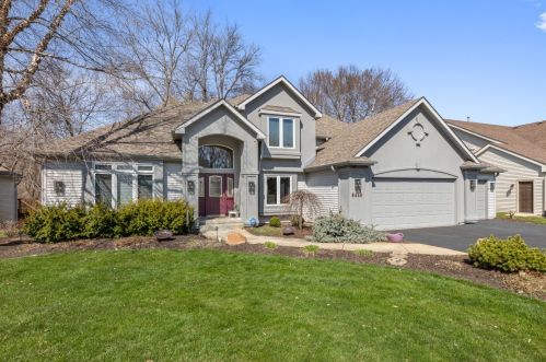 8450 Jamesport Dr, Rockford, IL 61108-7030