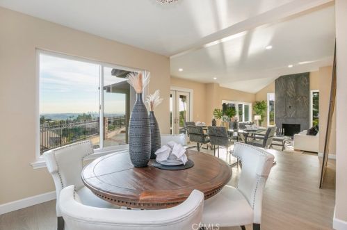 815 Moorside Dr, Glendale CA  91207-1135 exterior