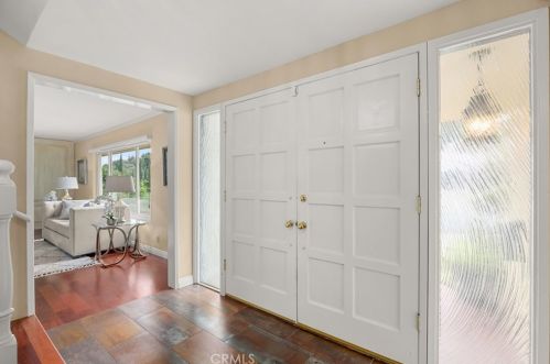 1430 Greenbriar Rd, Glendale CA  91207-1256 exterior