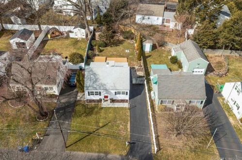 27 Hawthorne Dr, Norwalk CT  06851-4113 exterior