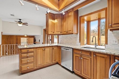 1510 Sullivan Ave, Wapping CT  06074-2711 exterior