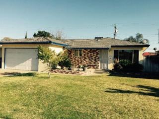 476 Twain Ave, Clovis, CA 93612-2642