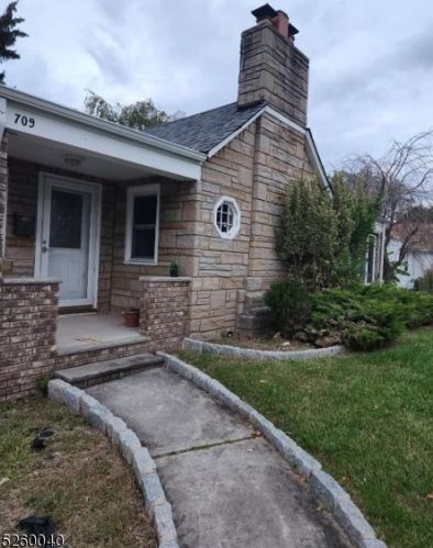 709 Huff Ave, Manville, NJ 08835-2431