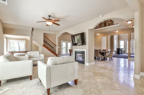 360 Cameron Ridge Dr, Atlanta GA  30328-4710 exterior