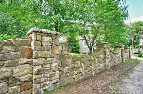 219 Riverside Rd, Sandy Hook, CT 06482-1211