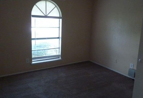 1609 Legend Dr, Garland TX  75040-8209 exterior