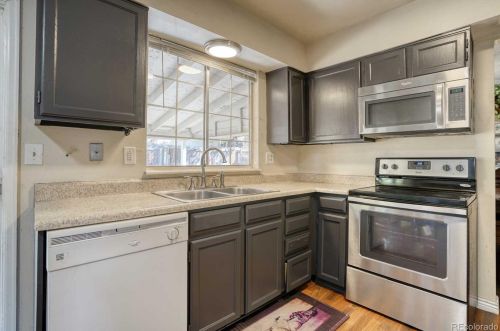 1060 Naples Way, Aurora CO 80017-3170 exterior