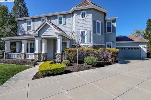 1090 Shadow Hills Ct, Pleasanton, CA 94566-3575