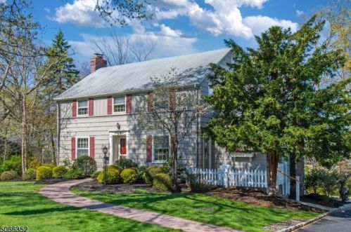 49 Dogwood Rd, Town Center, NJ 07052-1018