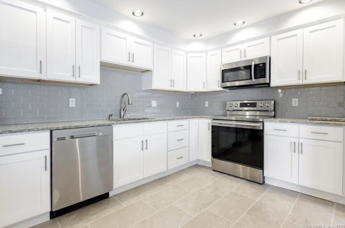 288 Mapleridge Dr, Waterbury, CT 06705-3626