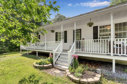 39 Winter St, Lisbon, ME 04250-6409