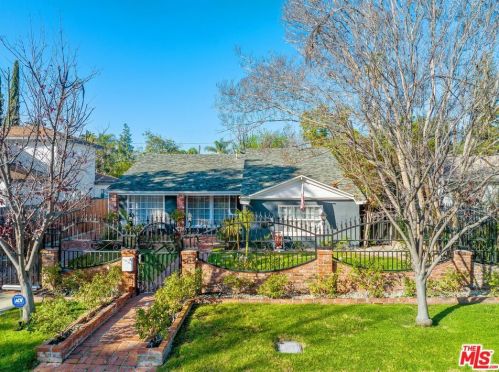 5423 Allott Ave, Van Nuys, CA 91401-5220