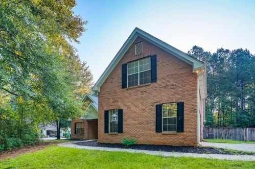 160 Wyckliffe Dr, Locust Grove, GA 30248-2042
